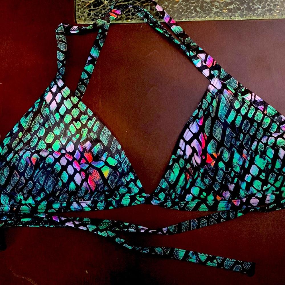 Pakaloha triangle top